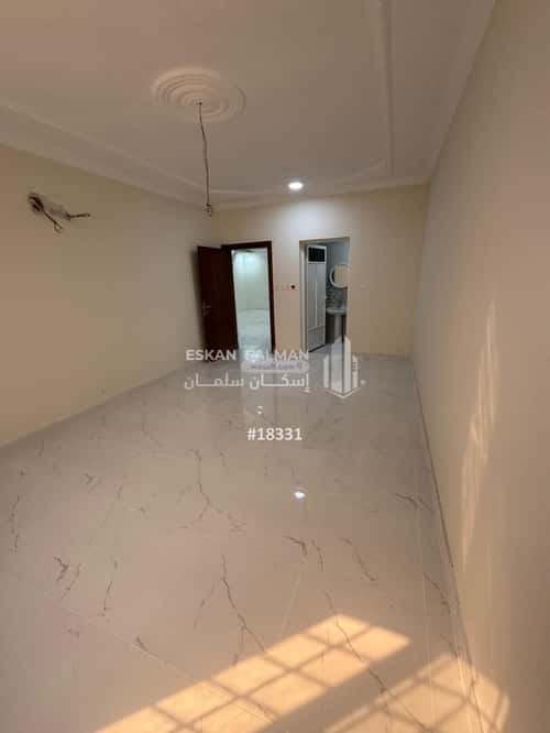 فيلا 388 متر مربع شمالية على شارع 20م المنار، الدمام