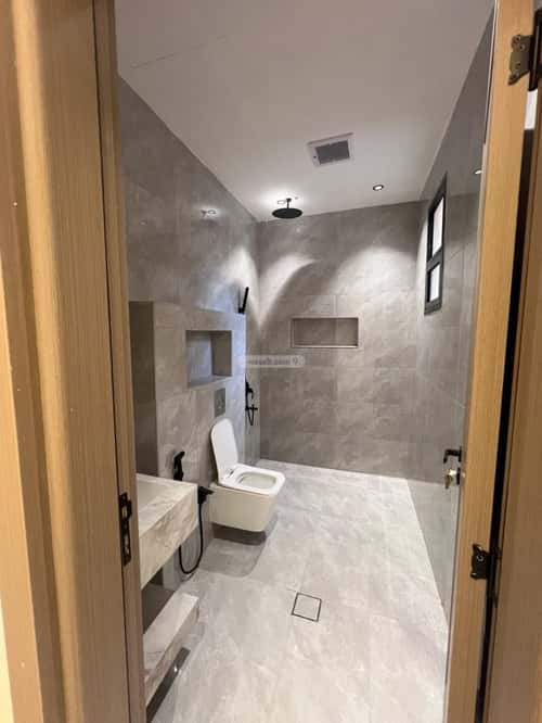 Floor 206 SQM with 5 Bedrooms Al-Janadriyah, East Riyadh, Riyadh