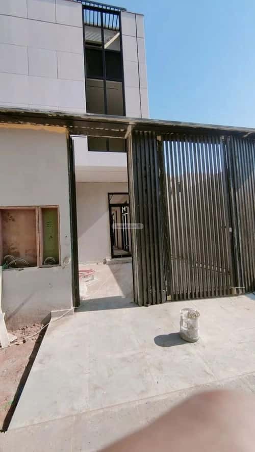 Floor 194 SQM with 4 Bedrooms Ar-Rimal, East Riyadh, Riyadh