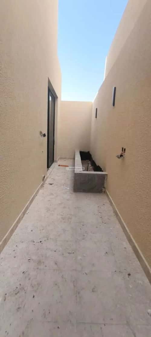 فيلا 360 متر مربع شرقية على شارع 18م القادسية، شرق الرياض، الرياض