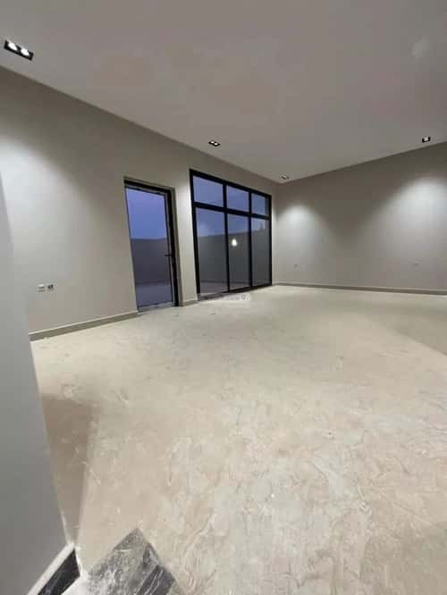 فيلا 298 متر مربع شمالية على شارع 15م الرمال، شرق الرياض، الرياض