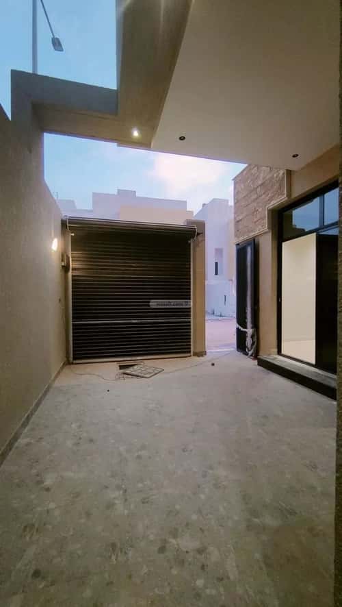 فيلا 298 متر مربع شمالية على شارع 15م الرمال، شرق الرياض، الرياض