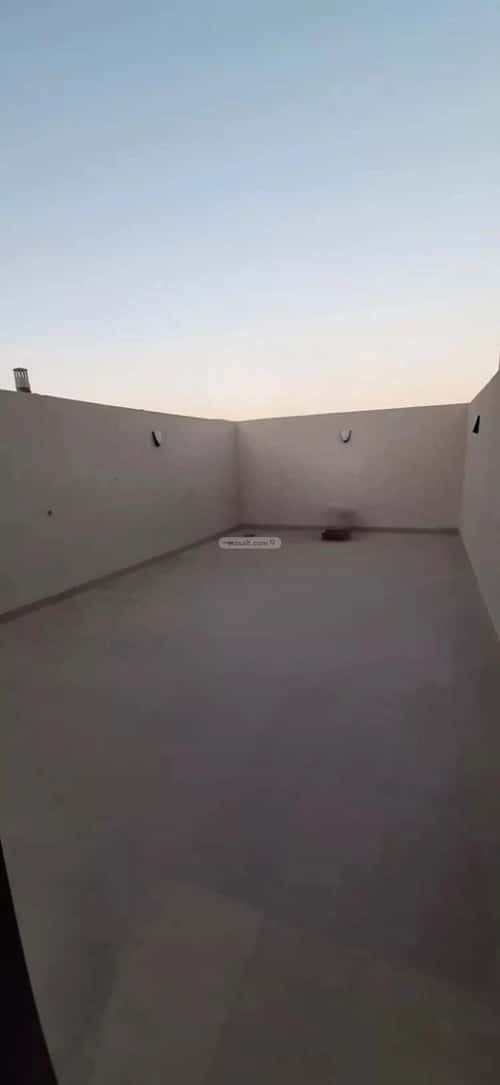 فيلا 268 متر مربع جنوبية شرقية على شارع 18م الرمال، شرق الرياض، الرياض