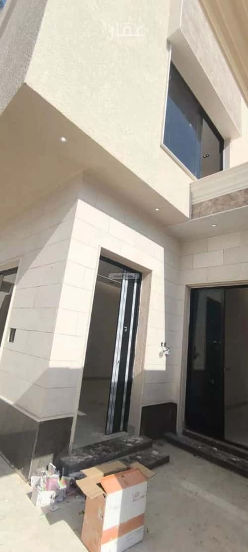 فيلا 333 متر مربع جنوبية شرقية على شارع 18م القادسية، شرق الرياض، الرياض