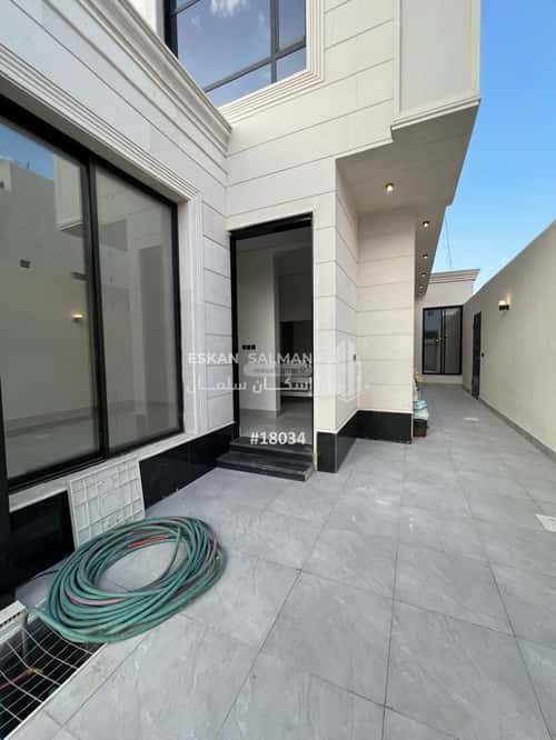 Floor 192 SQM with 5 Bedrooms Al-Janadriyah, East Riyadh, Riyadh