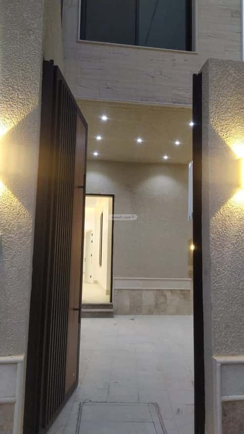 فيلا 798 متر مربع غربية على شارع 15م عقرباء، الجبيلة