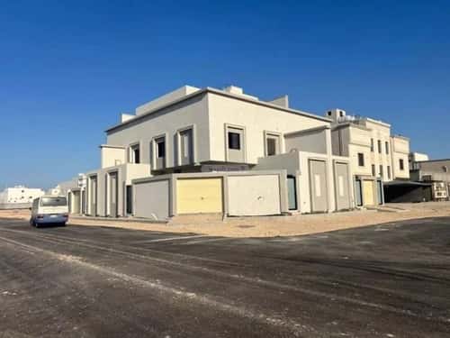 فيلا 224 متر مربع شرقية على شارع 15م العزيزية، الجبيل