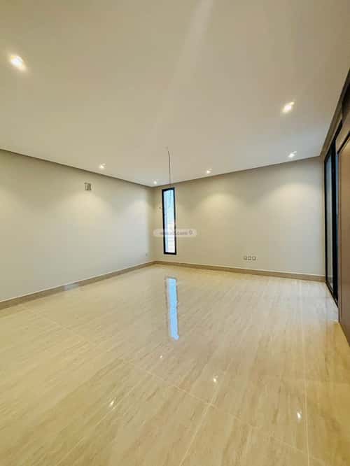 فيلا 250 متر مربع شرقية على شارع 24م ضاحية الملك فهد، الدمام