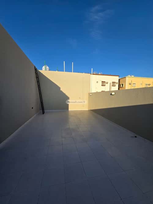 فيلا 328 متر مربع شرقية على شارع 20م الراقي، خميس مشيط