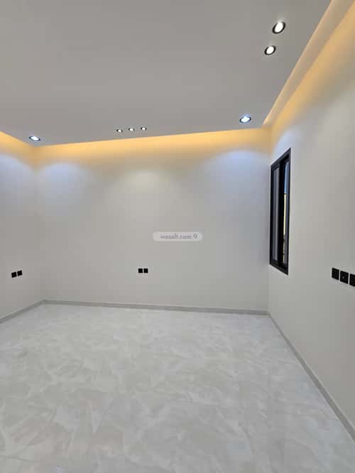 فيلا 328 متر مربع شرقية على شارع 20م الراقي، خميس مشيط