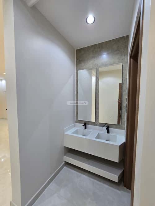 فيلا 328 متر مربع شرقية على شارع 20م الراقي، خميس مشيط