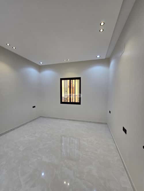 فيلا 328 متر مربع شرقية على شارع 20م الراقي، خميس مشيط