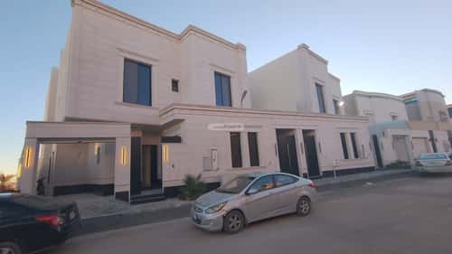 فيلا 702 متر مربع شمالية شرقية على شارع 20م لبن، غرب الرياض، الرياض
