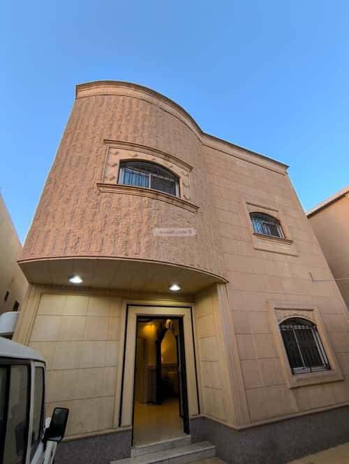 Villa 325 SQM Facing North on 15m Width Street Al-Muanisiyah, East Riyadh, Riyadh