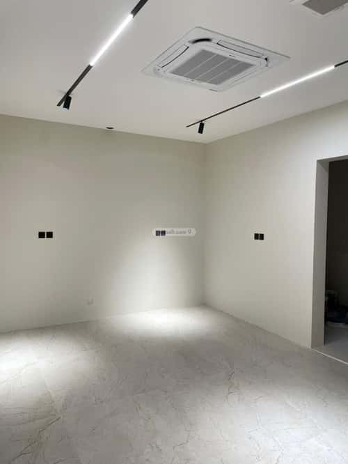 فيلا 300 متر مربع غربية على شارع 20م المهدية، غرب الرياض، الرياض