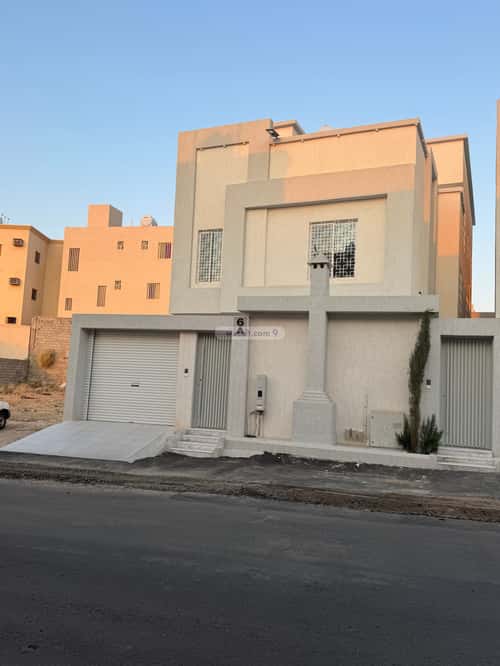 فيلا 341 متر مربع غربية على شارع 15م شكر، خميس مشيط