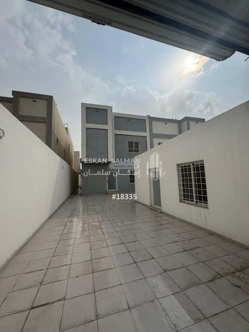 فيلا 388 متر مربع شمالية على شارع 20م المنار، الدمام