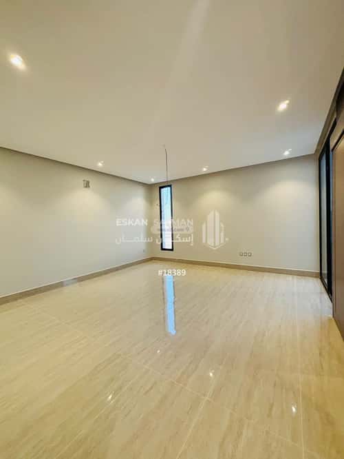 فيلا 250 متر مربع شرقية على شارع 32م ضاحية الملك فهد، الدمام