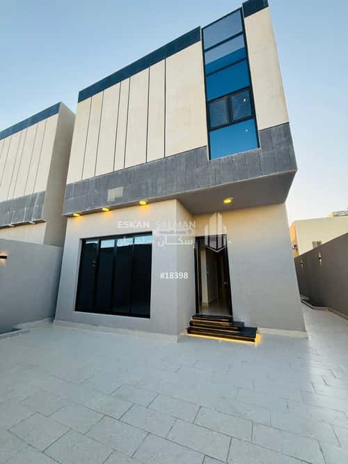 فيلا 250 متر مربع شرقية على شارع 24م ضاحية الملك فهد، الدمام