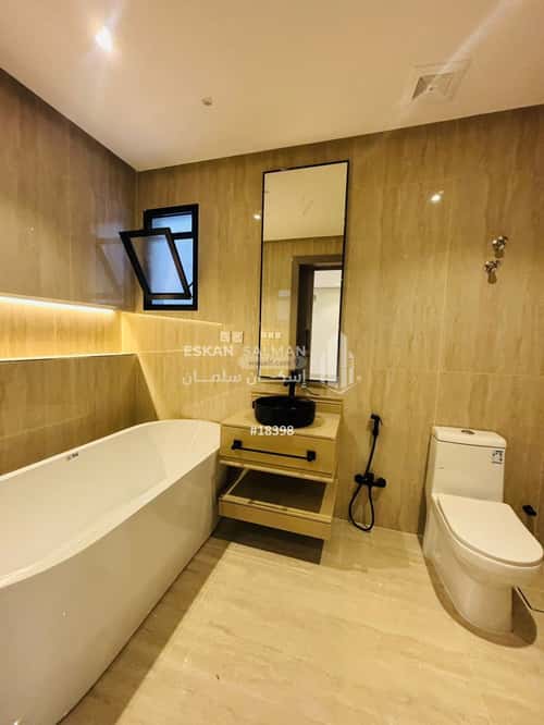 فيلا 250 متر مربع شرقية على شارع 24م ضاحية الملك فهد، الدمام