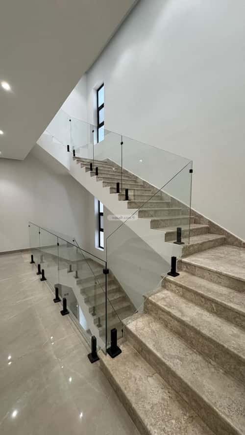 فيلا 379 متر مربع جنوبية على شارع 30م السيف، الدمام