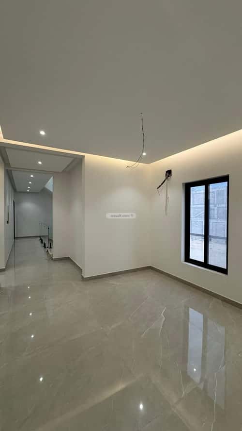 فيلا 379 متر مربع جنوبية على شارع 30م السيف، الدمام