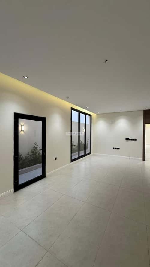 فيلا 352 متر مربع شمالية على شارع 20م السيف، الدمام