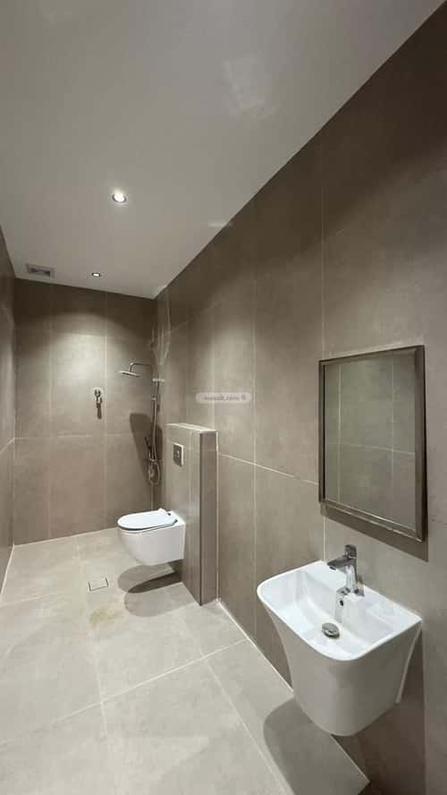 فيلا 352 متر مربع شمالية على شارع 20م السيف، الدمام