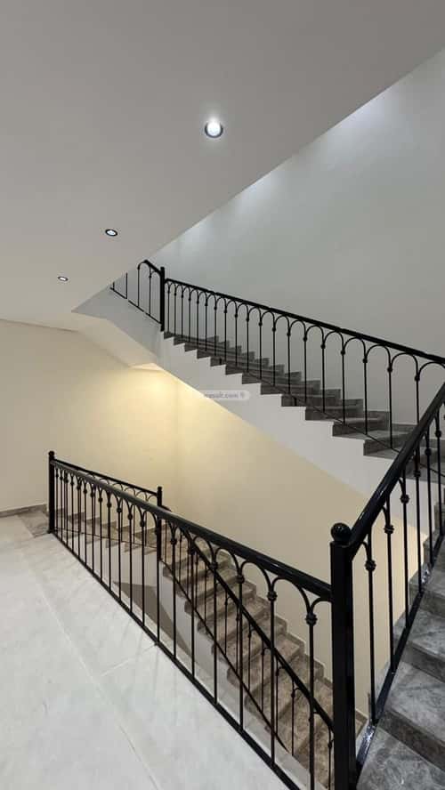 فيلا 352 متر مربع شمالية على شارع 20م السيف، الدمام