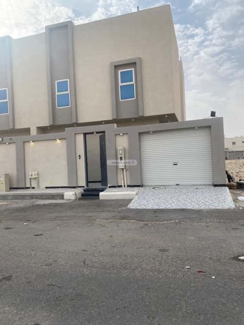 فيلا 210 متر مربع شمالية على شارع 15م الحمراء الثالث، الاحساء