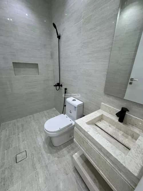 فيلا 310 متر مربع شمالية على شارع 12م ريحه، الطائف