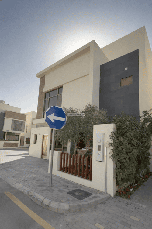 Villa 273 SQM Facing South with 6 Bedrooms Al-Muanisiyah, East Riyadh, Riyadh