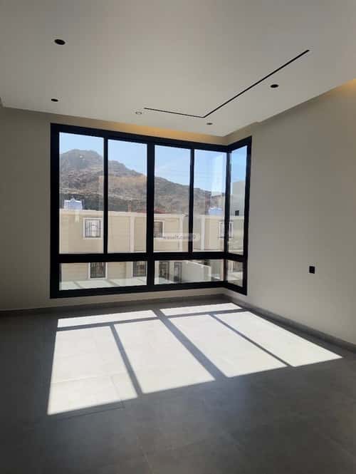 فيلا 343 متر مربع شرقية على شارع 15م الخضراء، مكة المكرمة