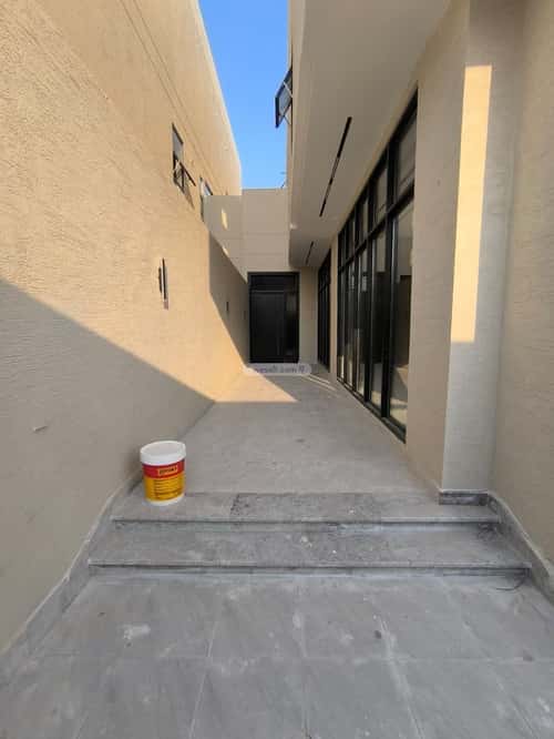 فيلا 300 متر مربع شمالية على شارع 15م الرحمانية، شرق جدة، جدة