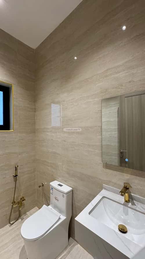 فيلا 407 متر مربع شرقية على شارع 20م الشعلة، الدمام