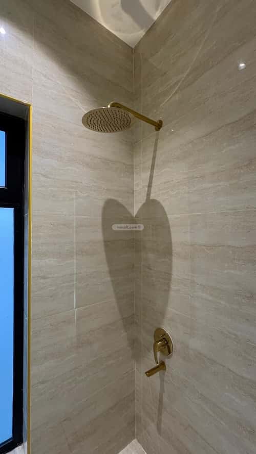 فيلا 407 متر مربع شرقية على شارع 20م الشعلة، الدمام