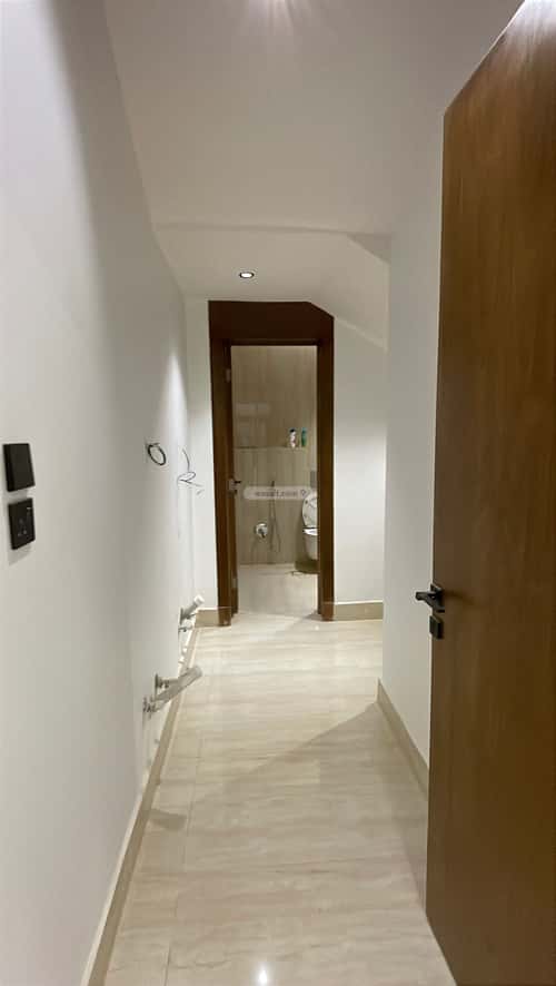 فيلا 324 متر مربع جنوبية على شارع 18م النظيم، شرق الرياض، الرياض