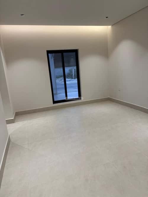 فيلا 250 متر مربع جنوبية على شارع 24م ضاحية الملك فهد، الدمام