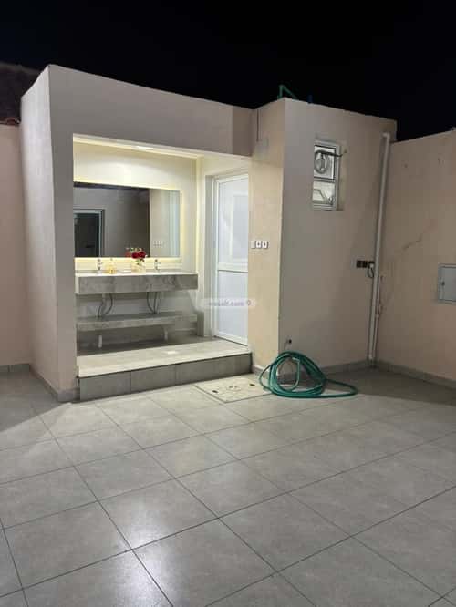 فيلا 360 متر مربع مع شقتين واجهة شرقية الروضة، شرق الرياض، الرياض