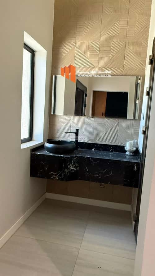 فيلا 287 متر مربع واجهة شرقية ب 5 غرف ضاحية الملك فهد، الدمام