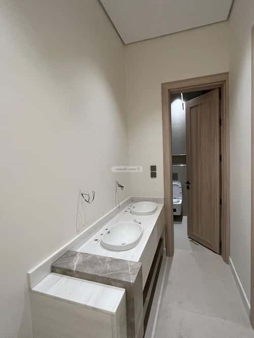 فيلا 644 متر مربع مع شقة واجهة شمالية المهدية، غرب الرياض، الرياض