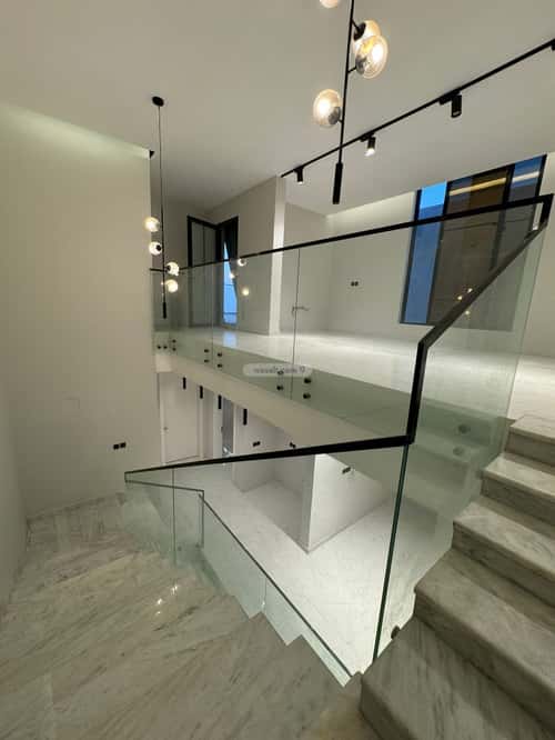 فيلا 371 متر مربع شرقية على شارع 20م الأمواج، الخبر