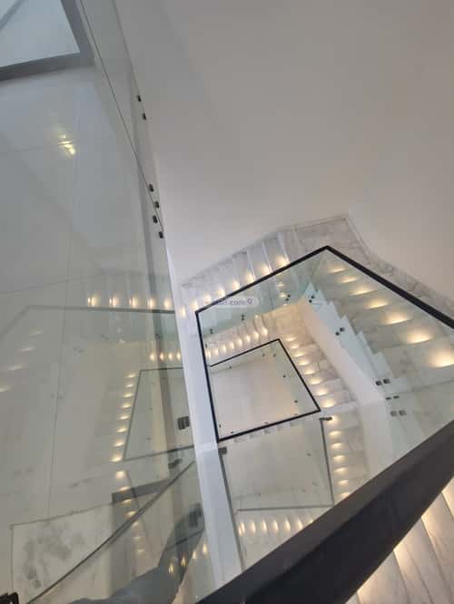 فيلا 373 متر مربع شمالية على شارع 15م المهدية، غرب الرياض، الرياض