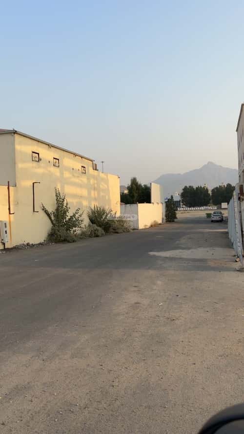 أرض 744 متر مربع شمالية على شارع 32م المقام، مكة المكرمة