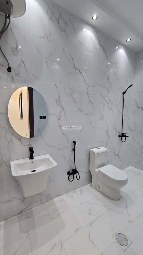 دور 301 متر مربع ب 8 غرف العزيزية، جنوب الرياض، الرياض