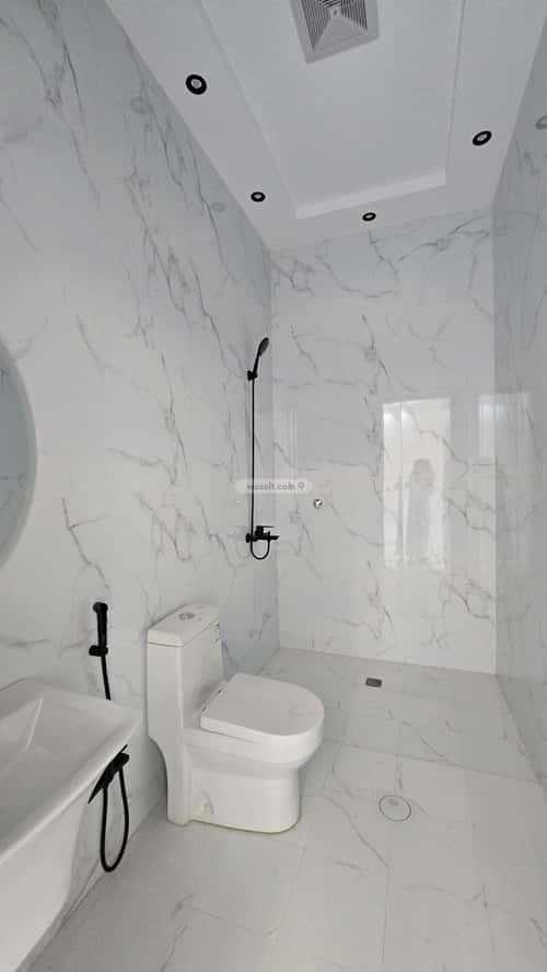 Floor 301 SQM with 8 Bedrooms Al-Aziziyah, South Riyadh, Riyadh