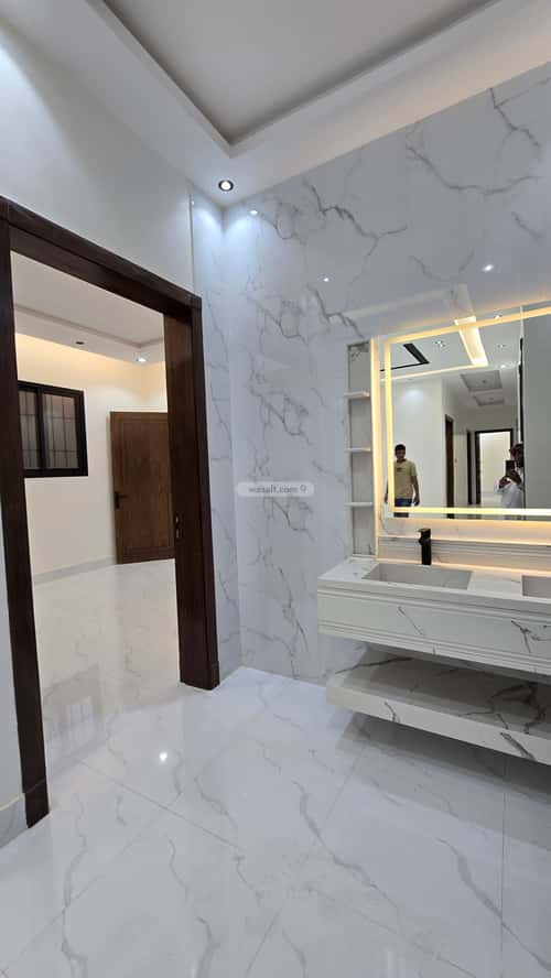 دور 8 غرف في العزيزية