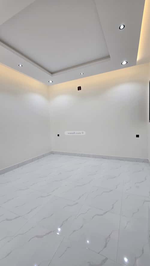 Floor 301 SQM with 8 Bedrooms Al-Aziziyah, South Riyadh, Riyadh