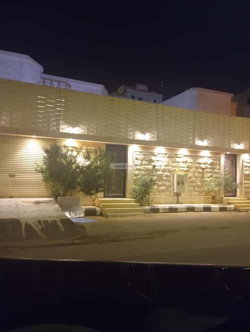 فيلا 568 متر مربع شمالية على شارع 15م بدر، سكاكا