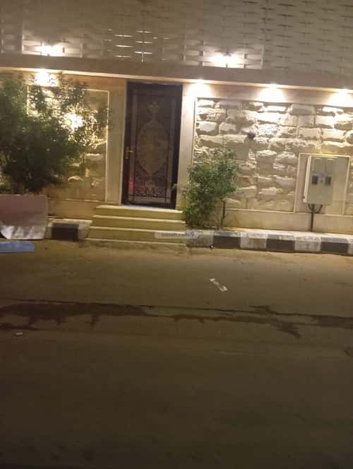 فيلا 568 متر مربع شمالية على شارع 15م بدر، سكاكا